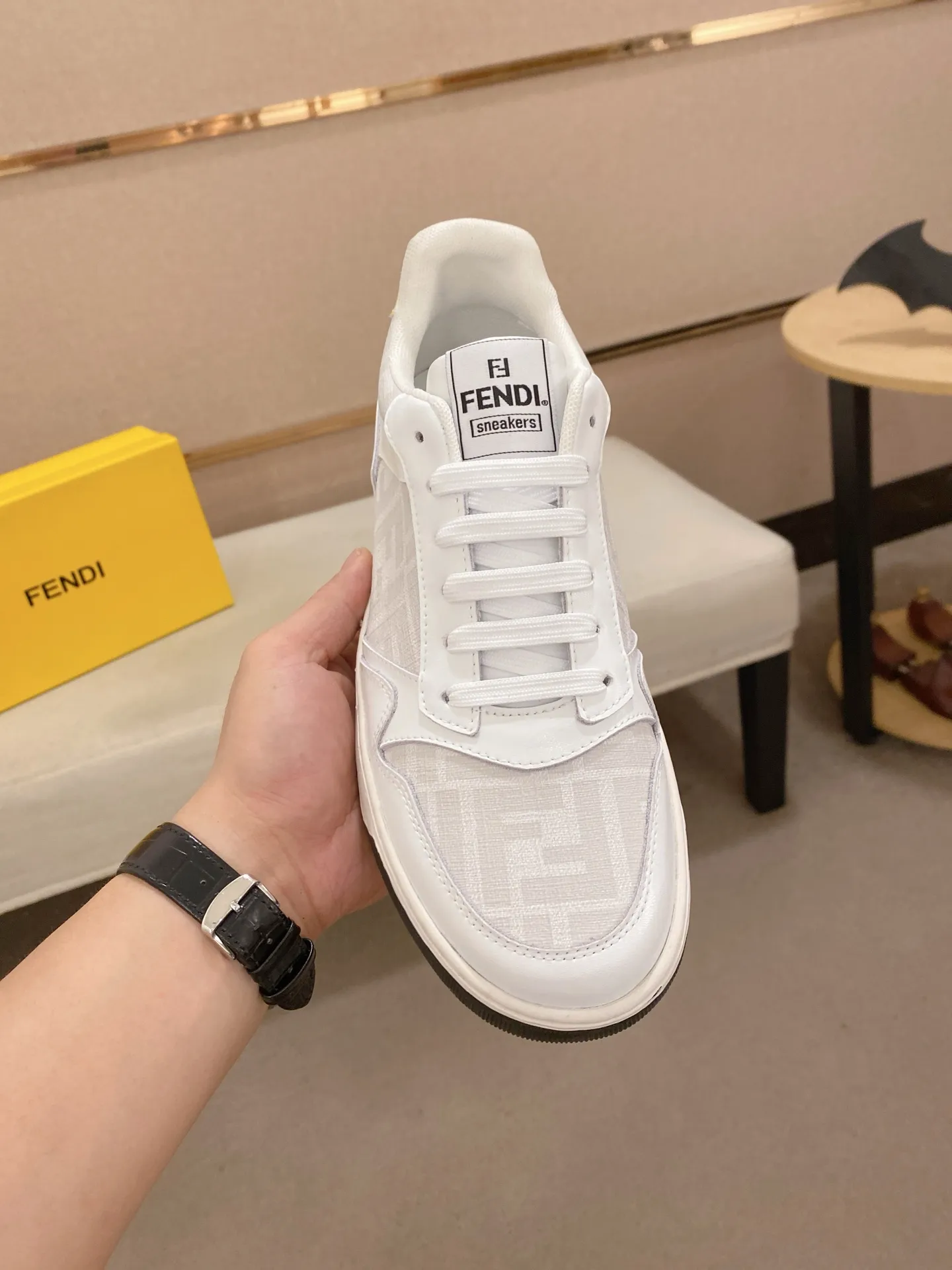 Men's shoes 💰 420💰 (FENDI) New style 👊🏻 upper 🇮🇹 imported cowhide fabric 🇩🇪 lining imported sheepskin lining. The original outsole is molded to highlight the identity of every man, and the upper foot is stable and stable🚶🏻🚶🏻The high-end custom counters reproduce the original version📯No matter the wind or rain, the shoe last remains unchanged and can withstand the verification of time🔍️,🔵 Size: 38-44 (45 is custom-made and cannot be returned or exchanged